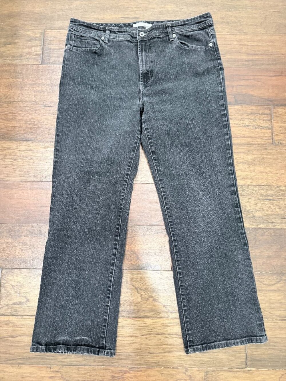 Chico’s Platinum Denim Size 3 Short Black Wash Straight Leg Stretch Jeans